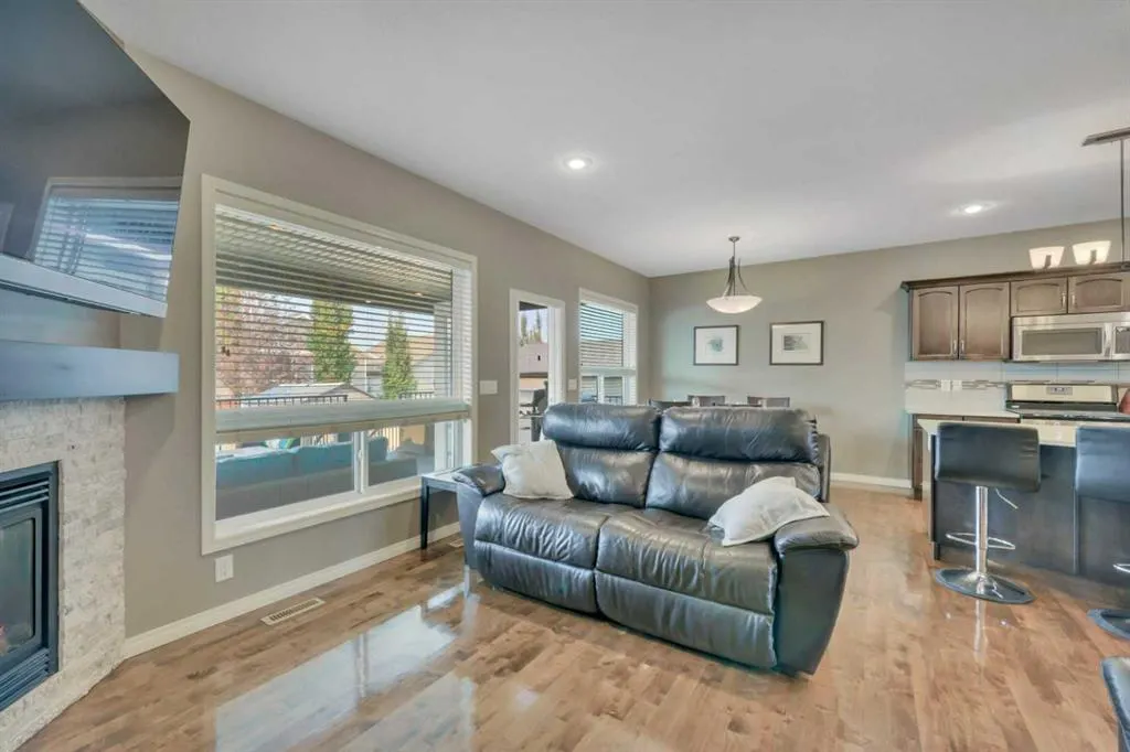 34 Leaside Crescent