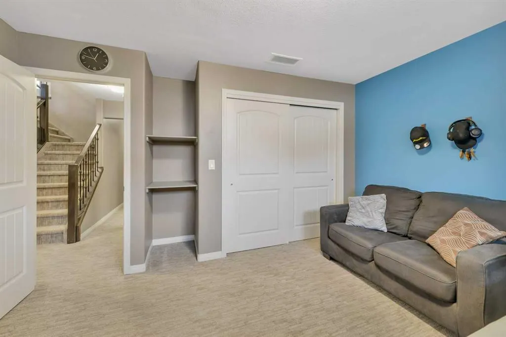 34 Leaside Crescent