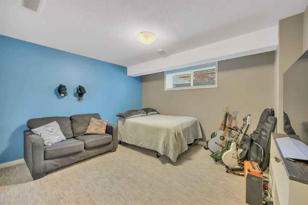 34 Leaside Crescent