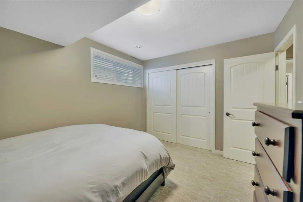 34 Leaside Crescent