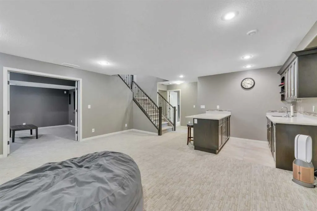 34 Leaside Crescent