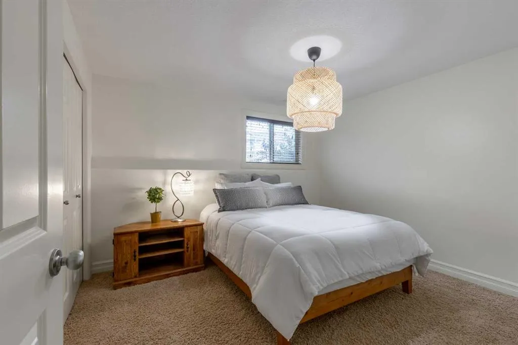 359 Mt Sunburst Way W