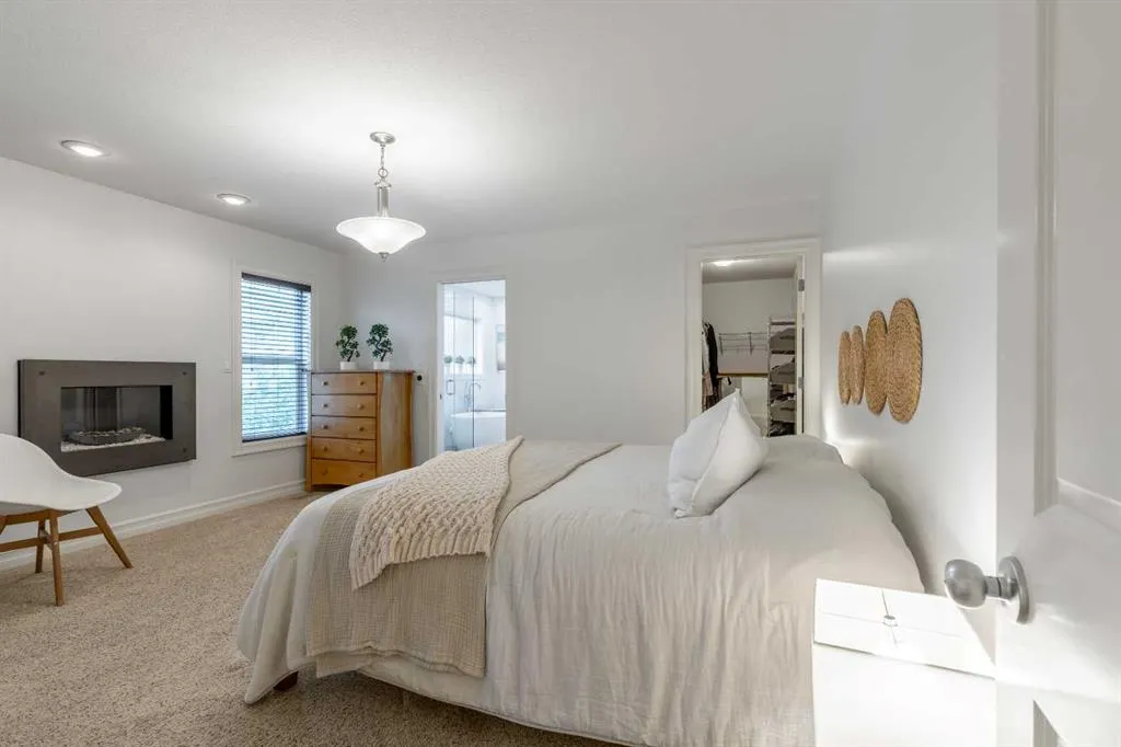 359 Mt Sunburst Way W