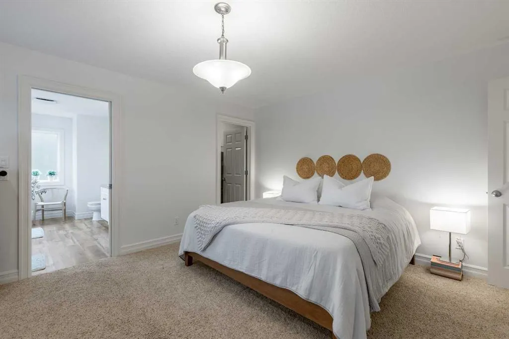 359 Mt Sunburst Way W