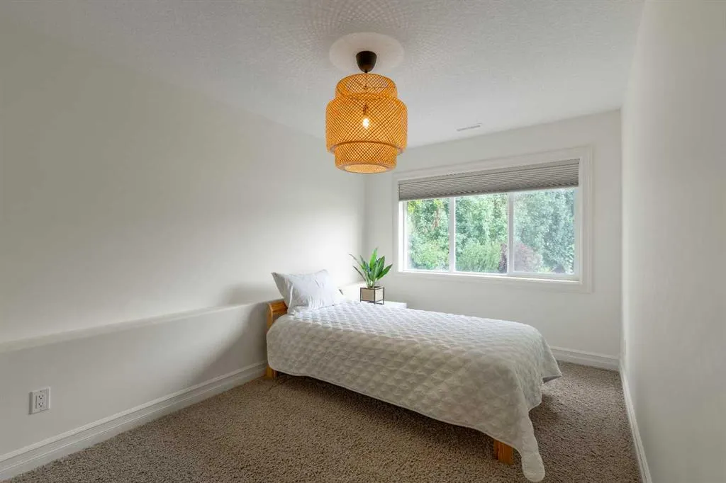359 Mt Sunburst Way W
