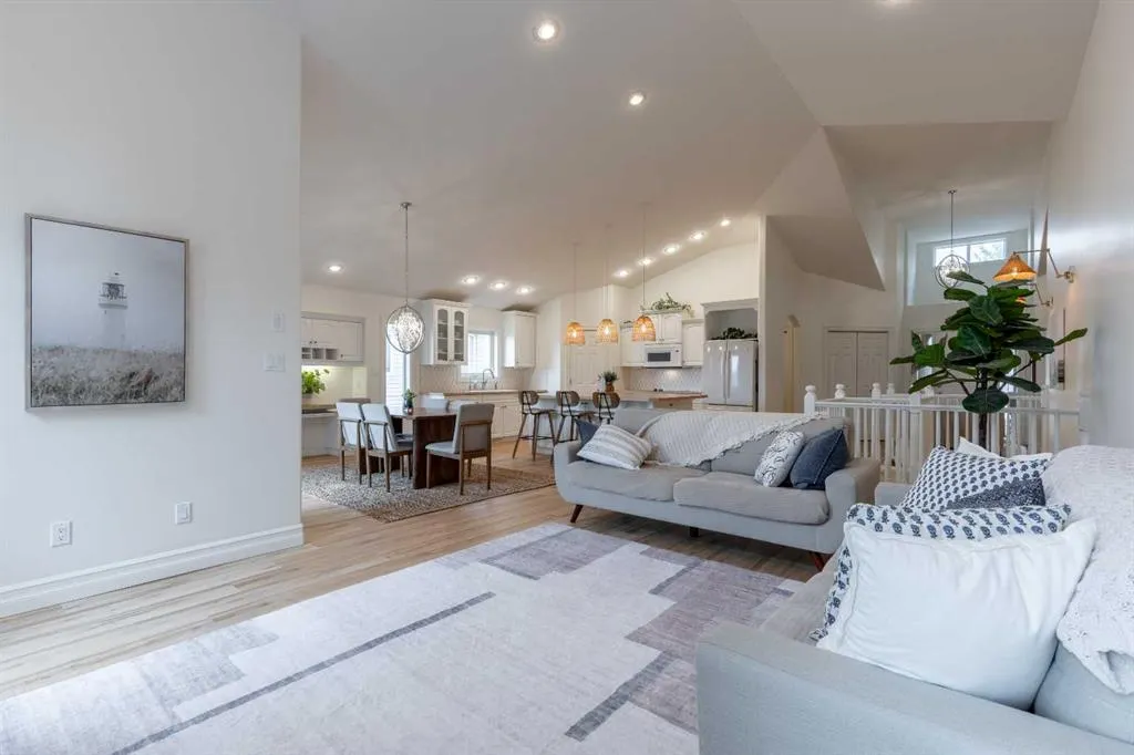 359 Mt Sunburst Way W