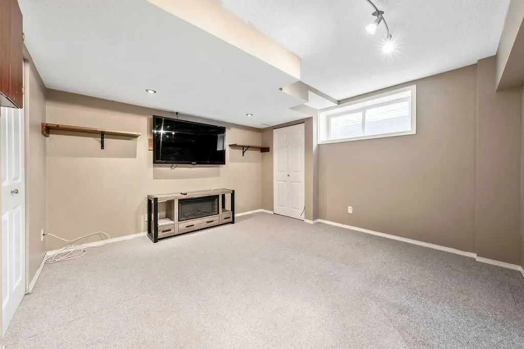 56 Covemeadow Road NE