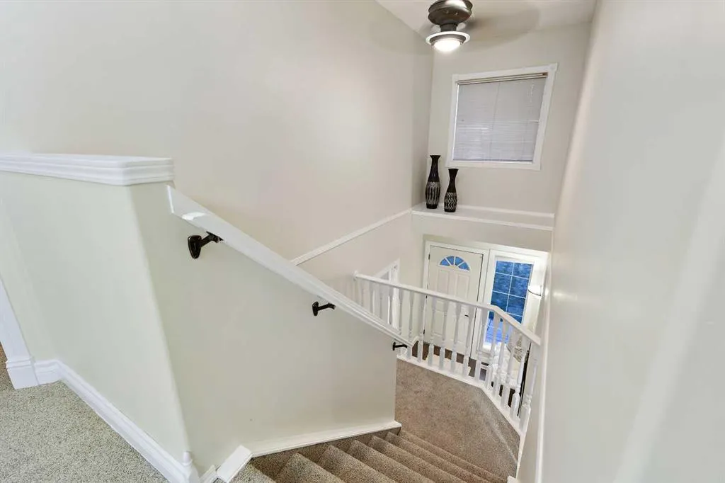 4 Lloyd Crescent NE