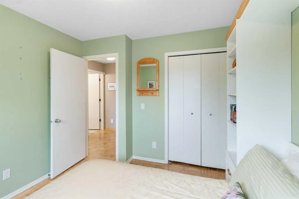 39 Woodgreen Drive SW