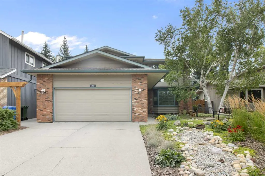 39 Woodgreen Drive SW