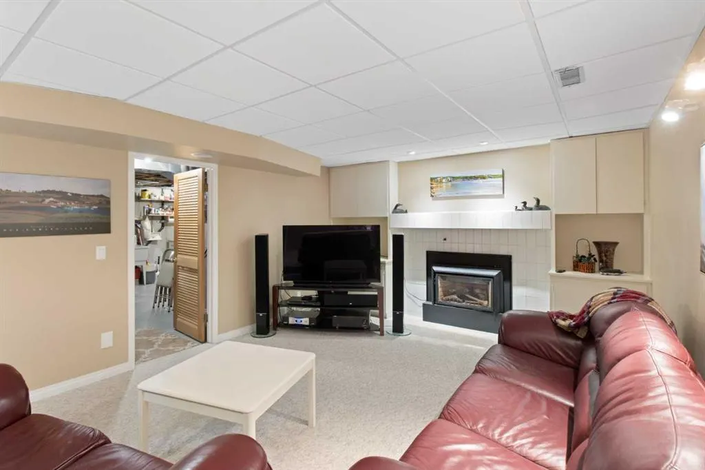 39 Woodgreen Drive SW