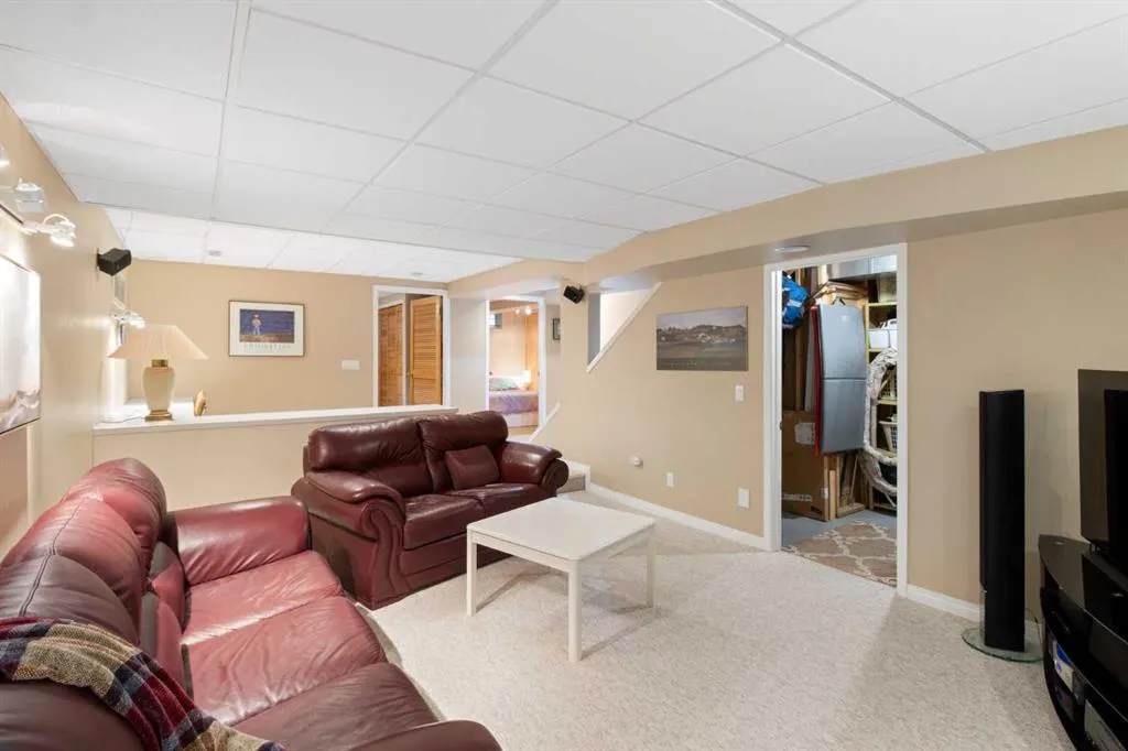 39 Woodgreen Drive SW