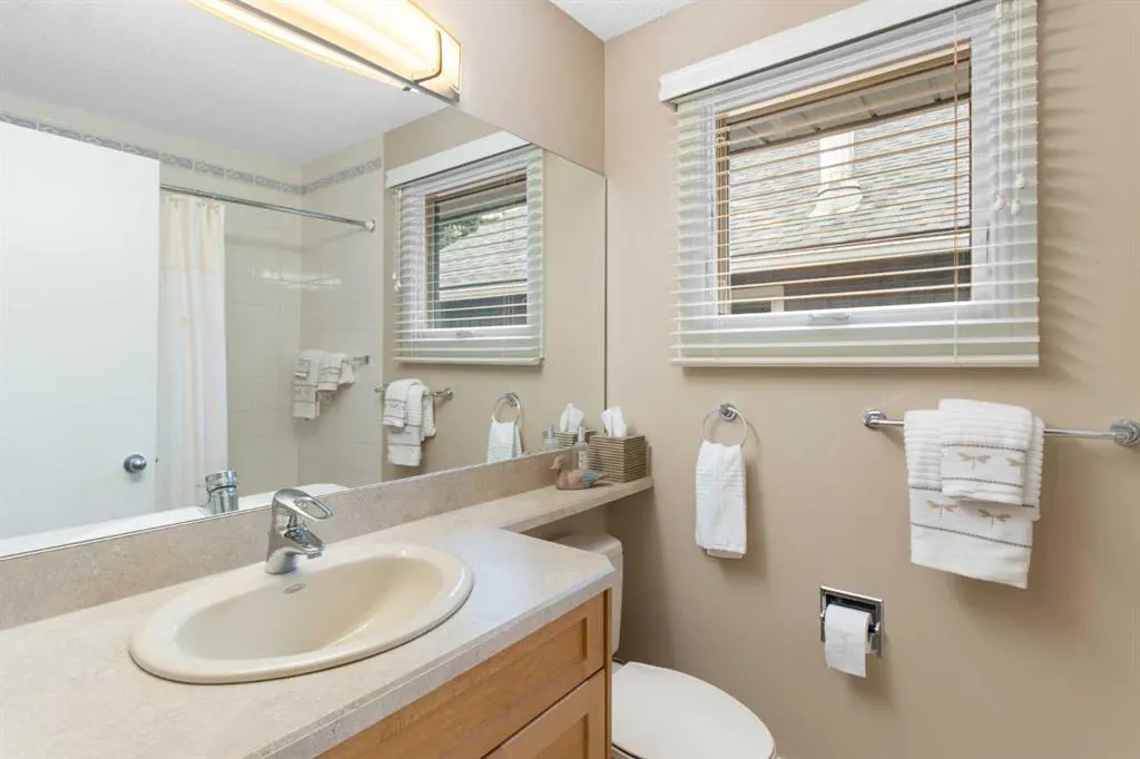 39 Woodgreen Drive SW