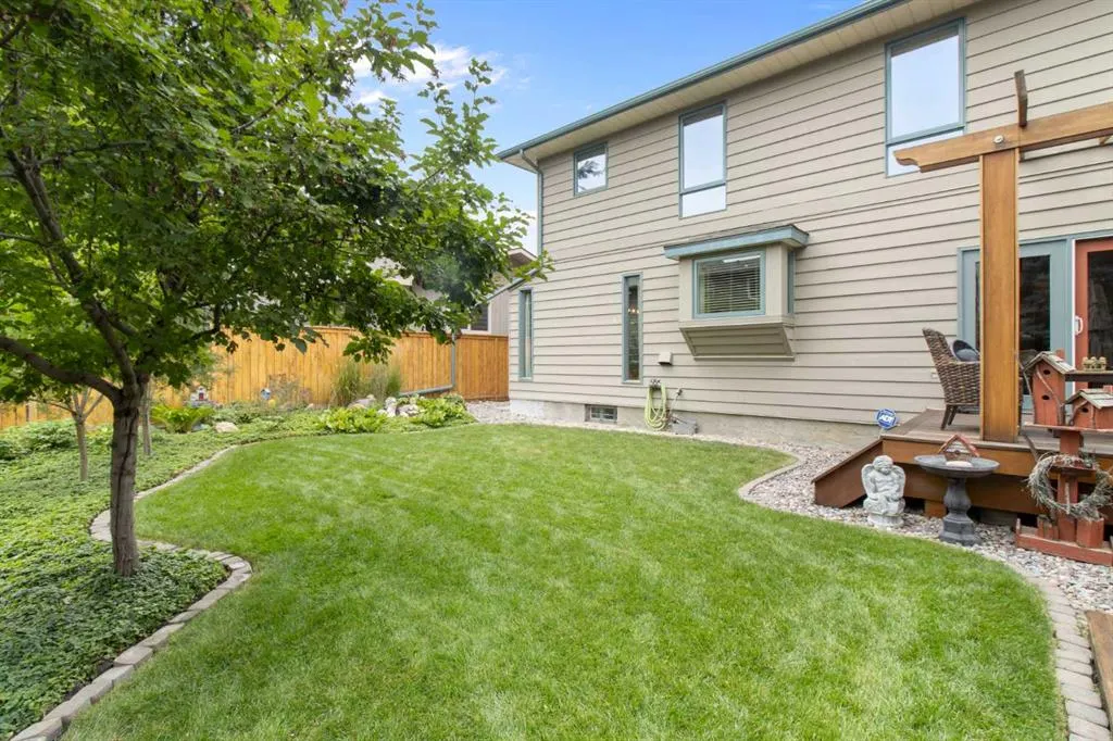 39 Woodgreen Drive SW