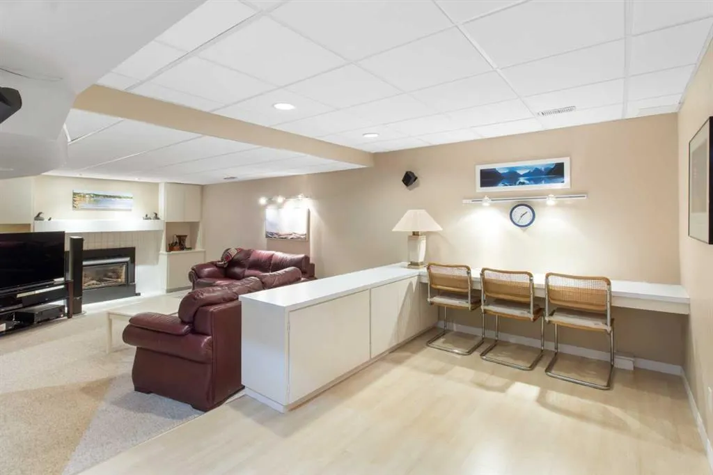 39 Woodgreen Drive SW