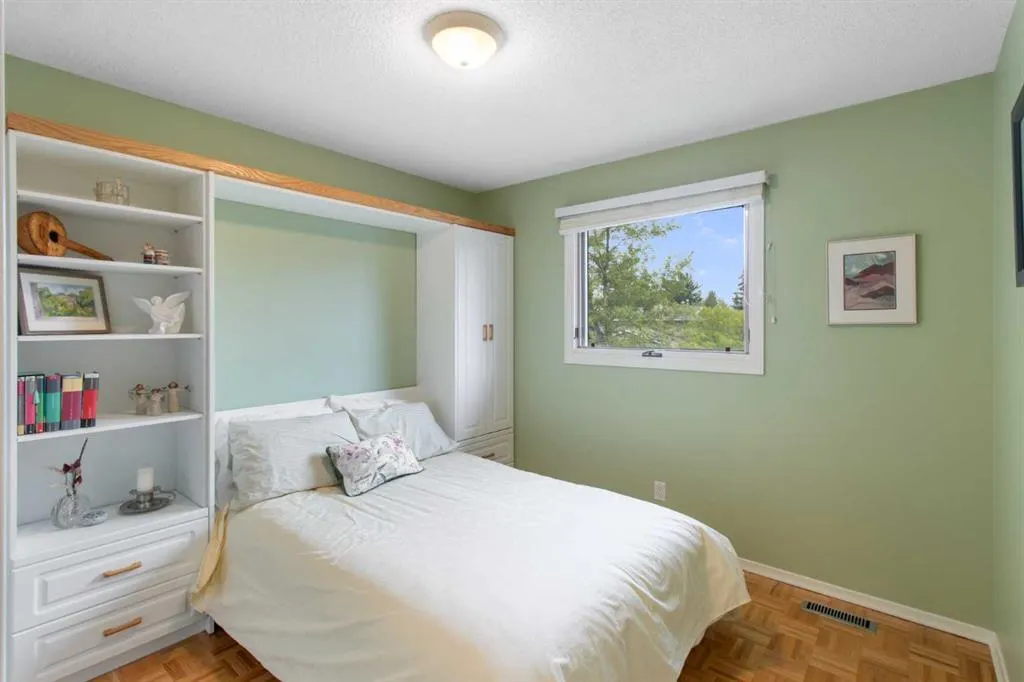 39 Woodgreen Drive SW