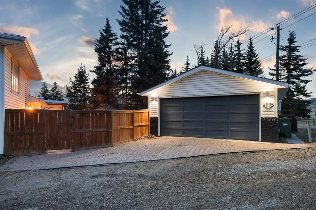 3224 Conrad Drive NW