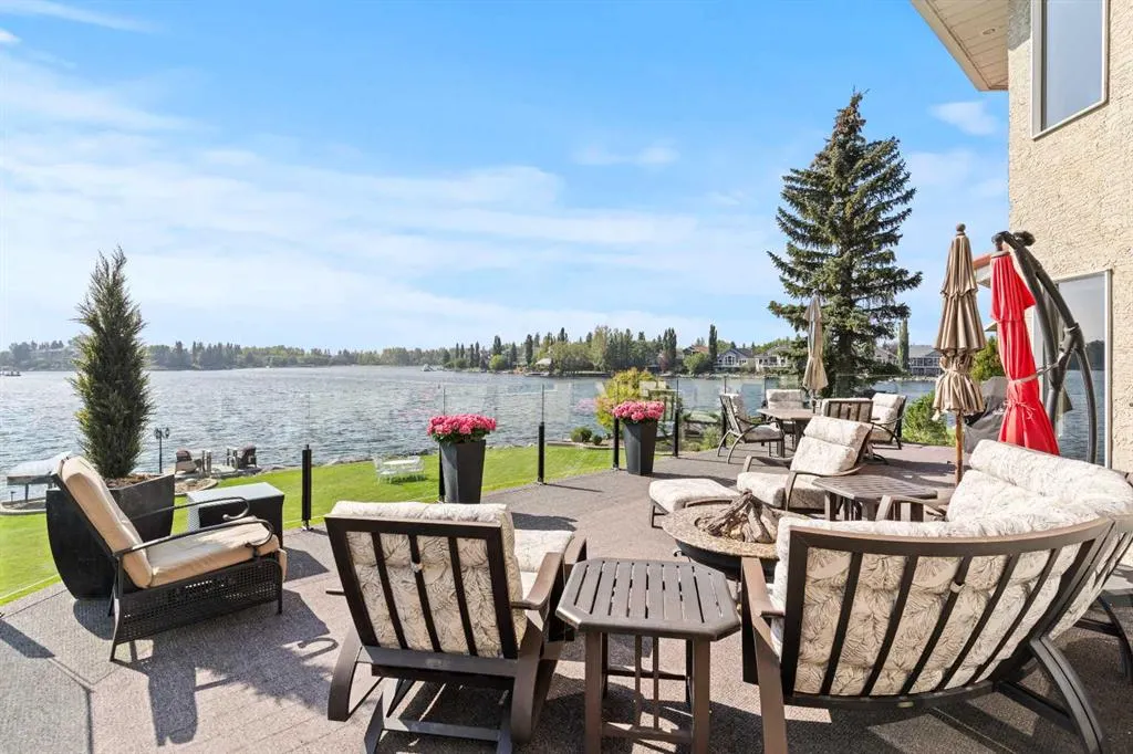 230 Mckenzie Lake Bay SE
