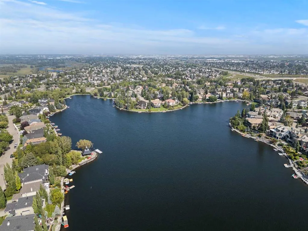230 Mckenzie Lake Bay SE