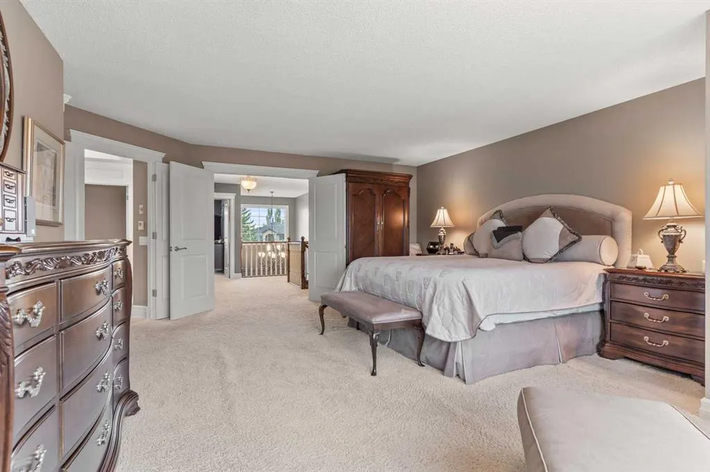 230 Mckenzie Lake Bay SE