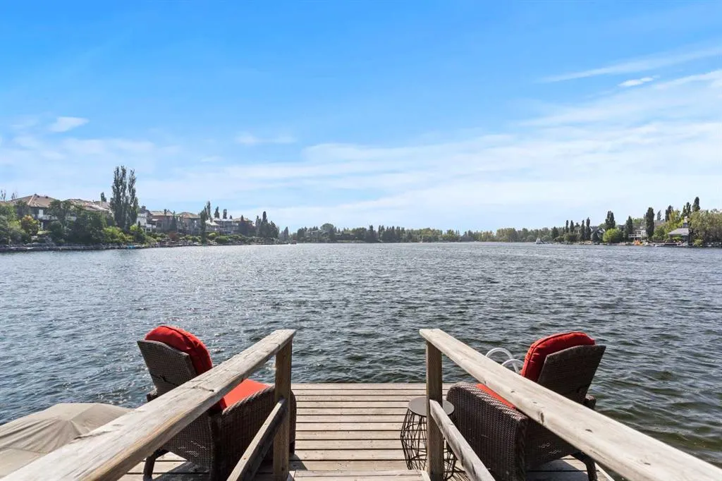 230 Mckenzie Lake Bay SE