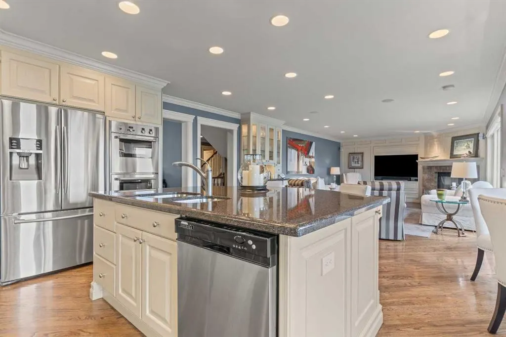 230 Mckenzie Lake Bay SE