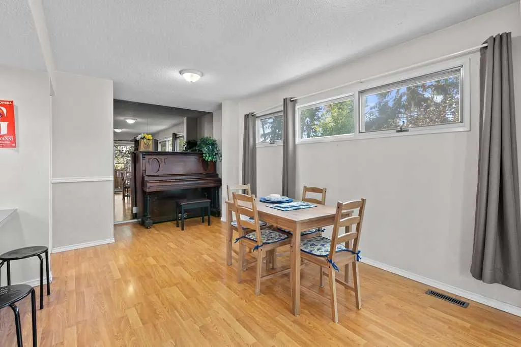 215 Ranchview Court NW