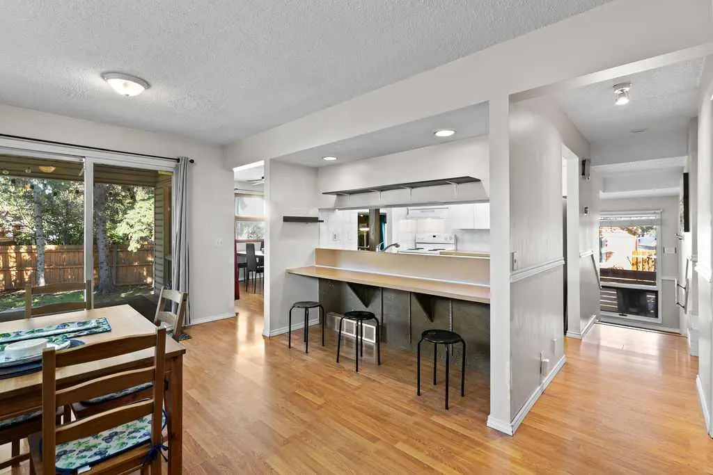 215 Ranchview Court NW