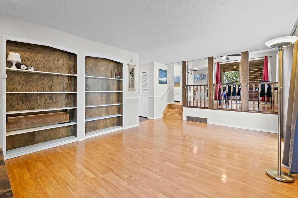 215 Ranchview Court NW