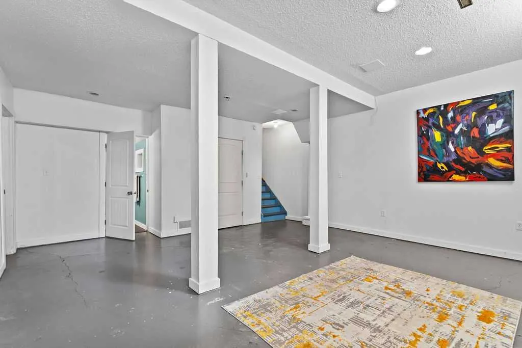 215 Ranchview Court NW