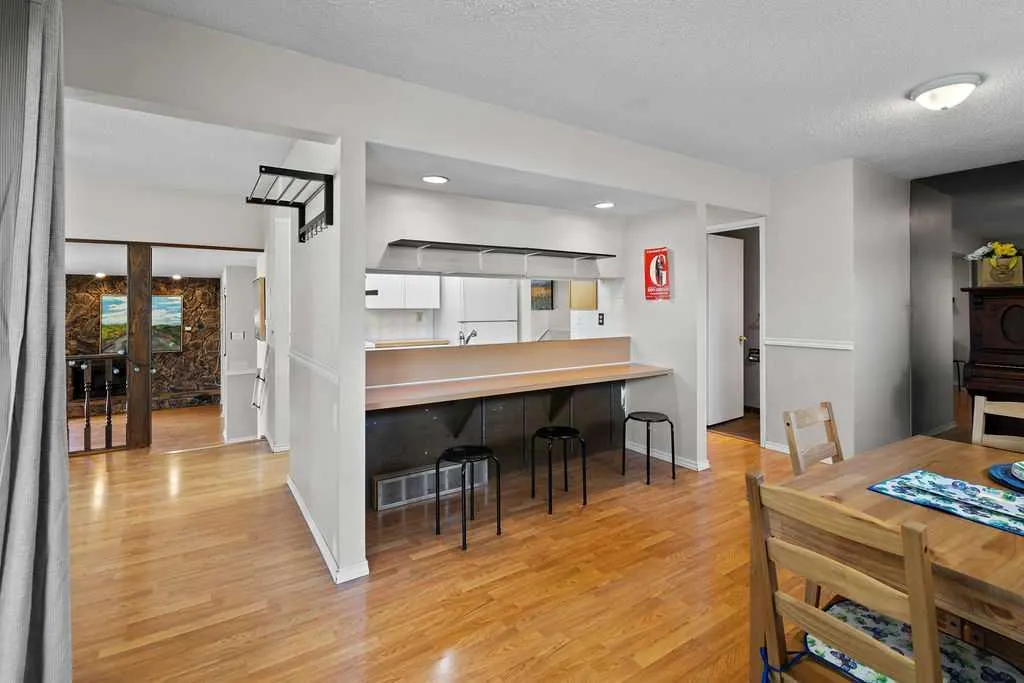 215 Ranchview Court NW