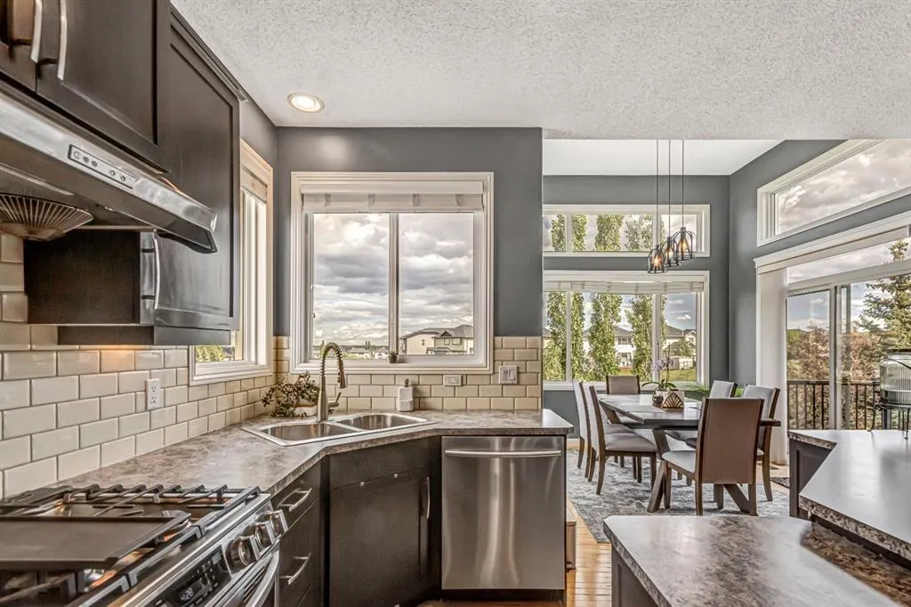 284 Kincora Heights NW