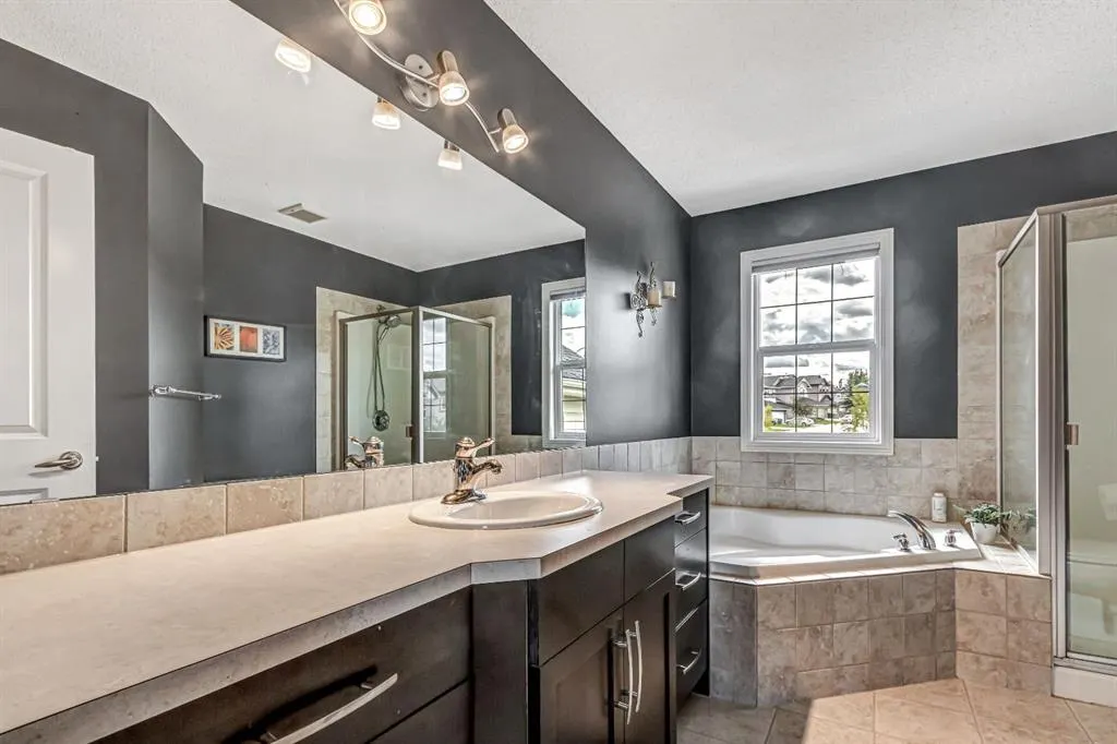 284 Kincora Heights NW