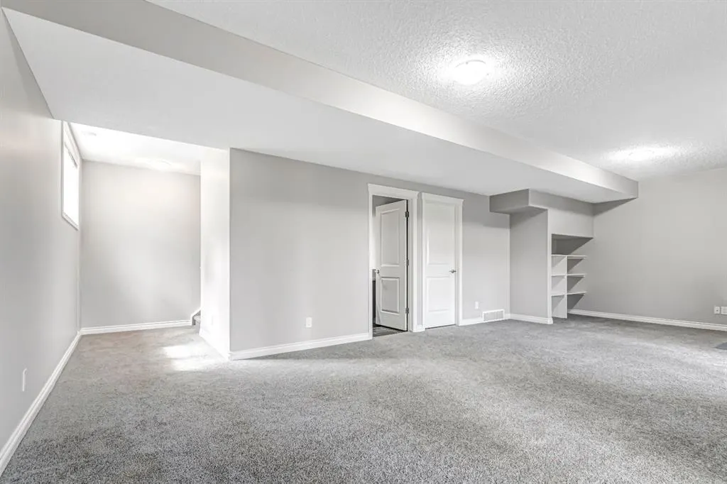 284 Kincora Heights NW