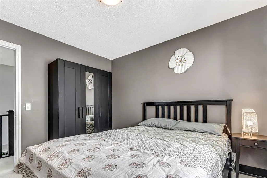 284 Kincora Heights NW