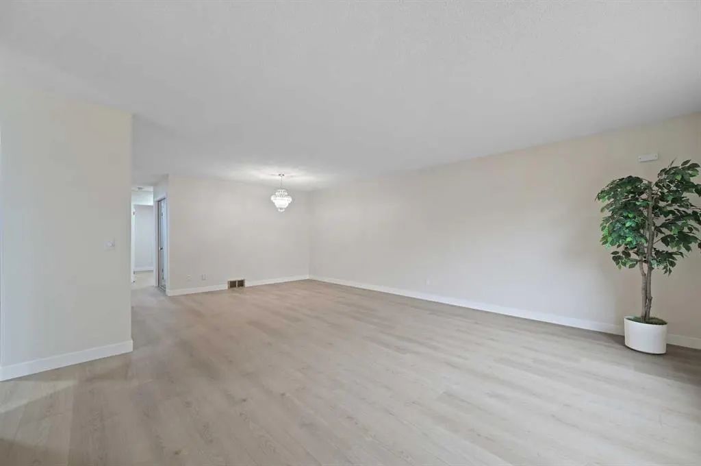 22 Sandarac Circle NW