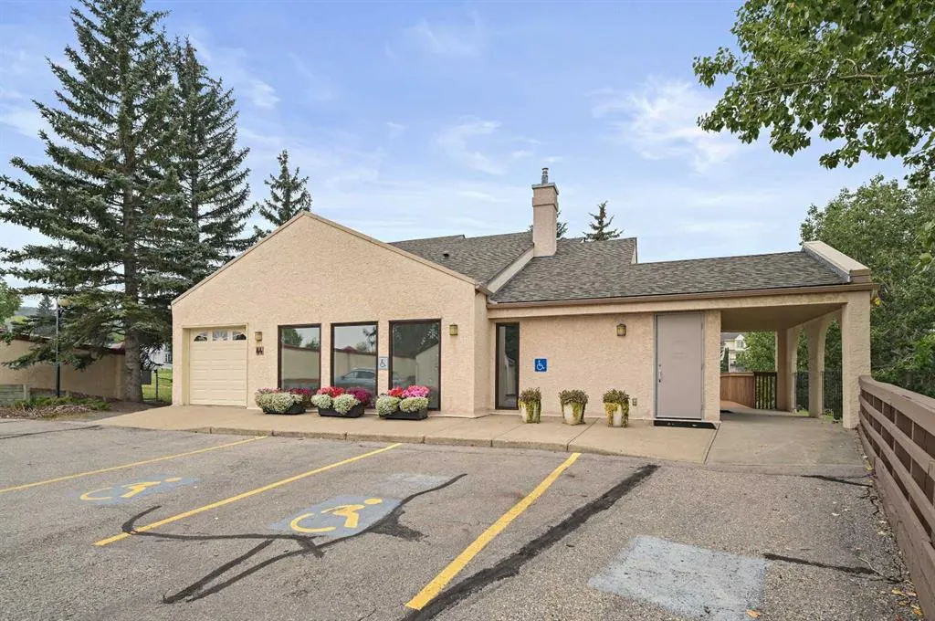 22 Sandarac Circle NW