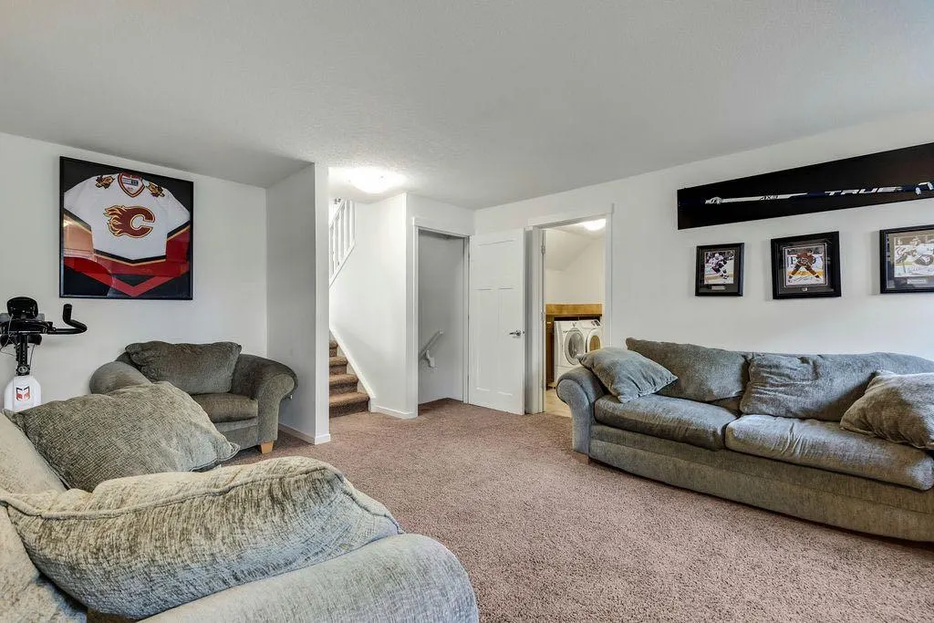 12 Suntree Lane