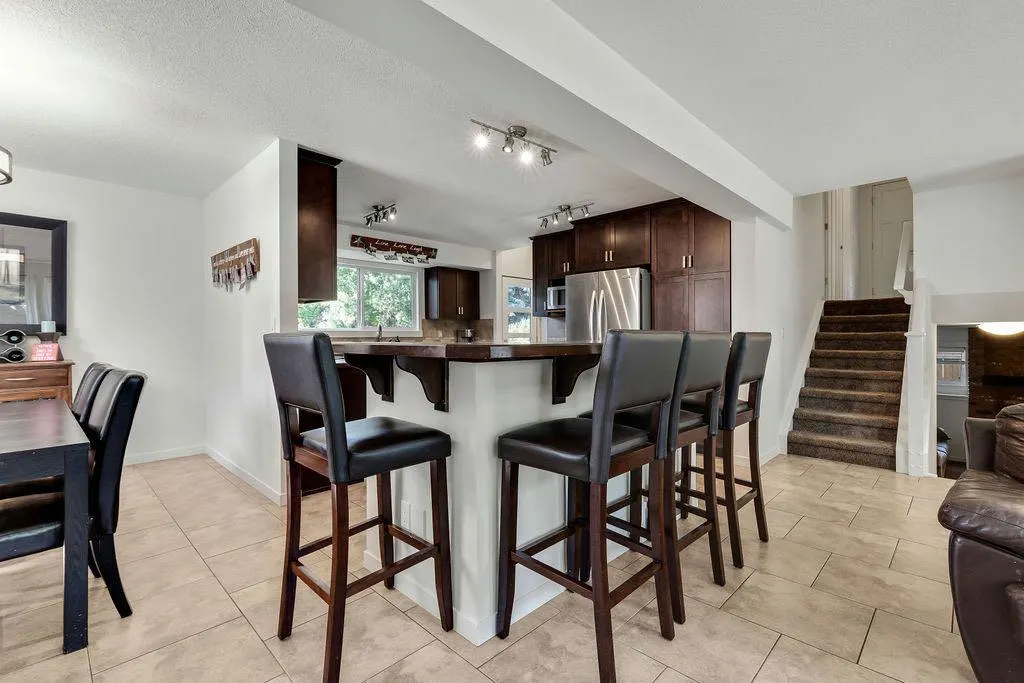 12 Suntree Lane