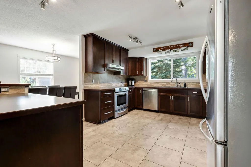 12 Suntree Lane