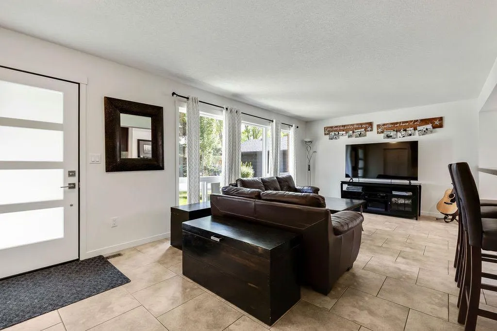 12 Suntree Lane