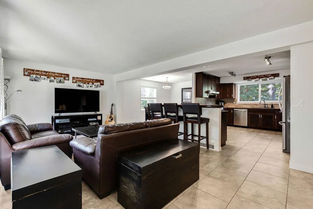 12 Suntree Lane