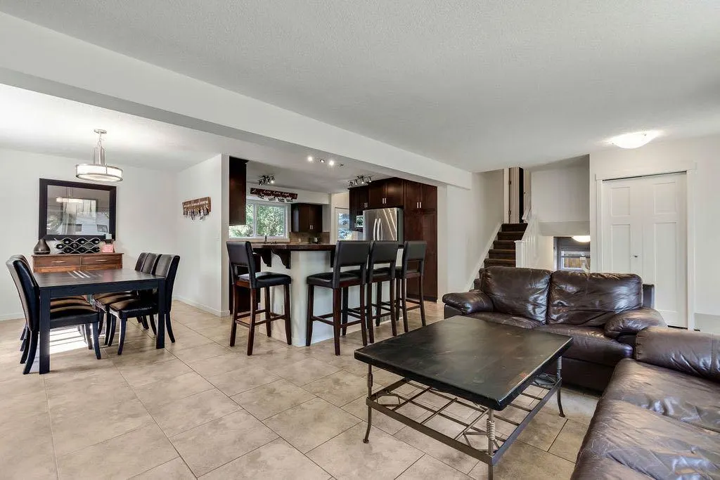 12 Suntree Lane
