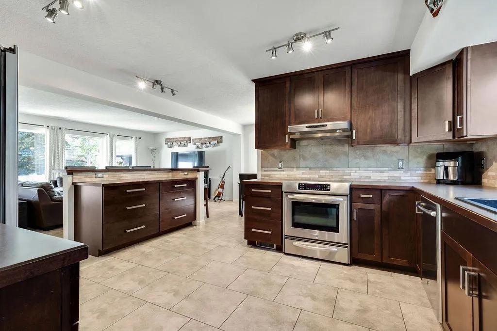 12 Suntree Lane