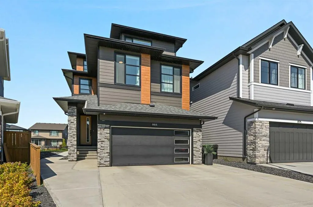 905 Cranbrook Gardens SE