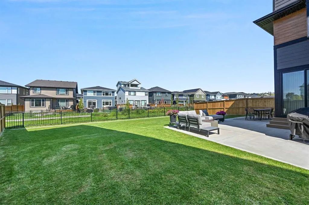 905 Cranbrook Gardens SE