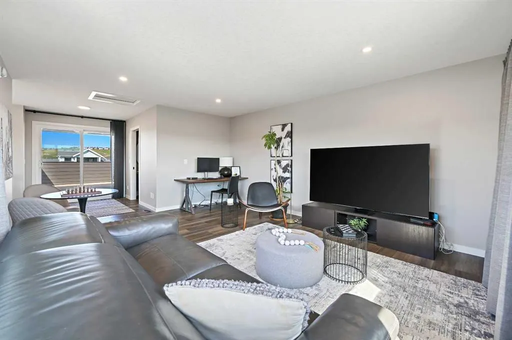 905 Cranbrook Gardens SE