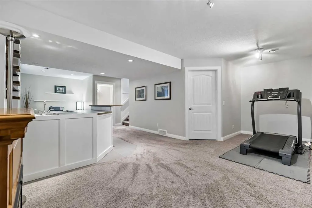 2530 Ravenswood View SE