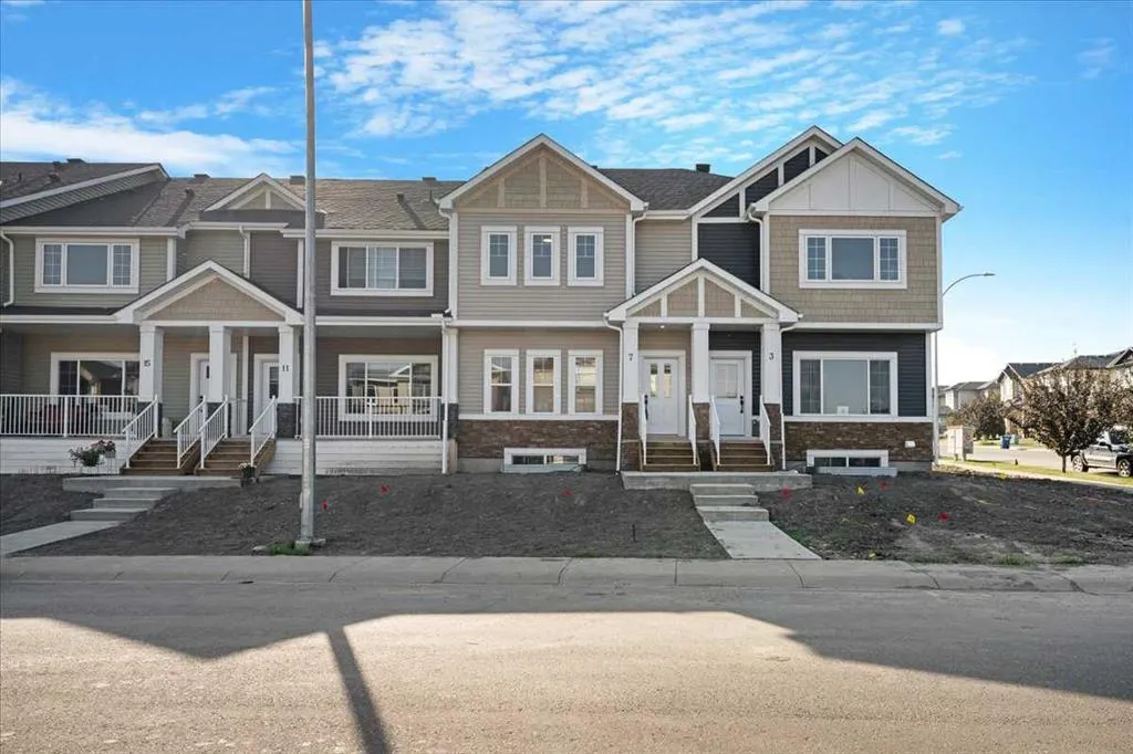 7 Baysprings Terrace SW