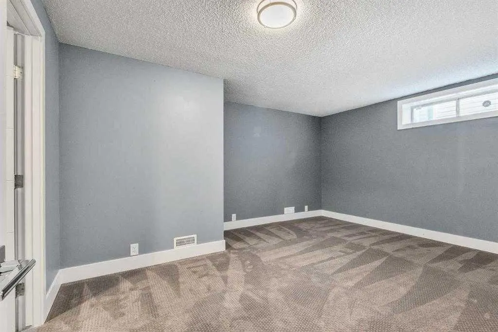 129 Edgebrook Gardens NW